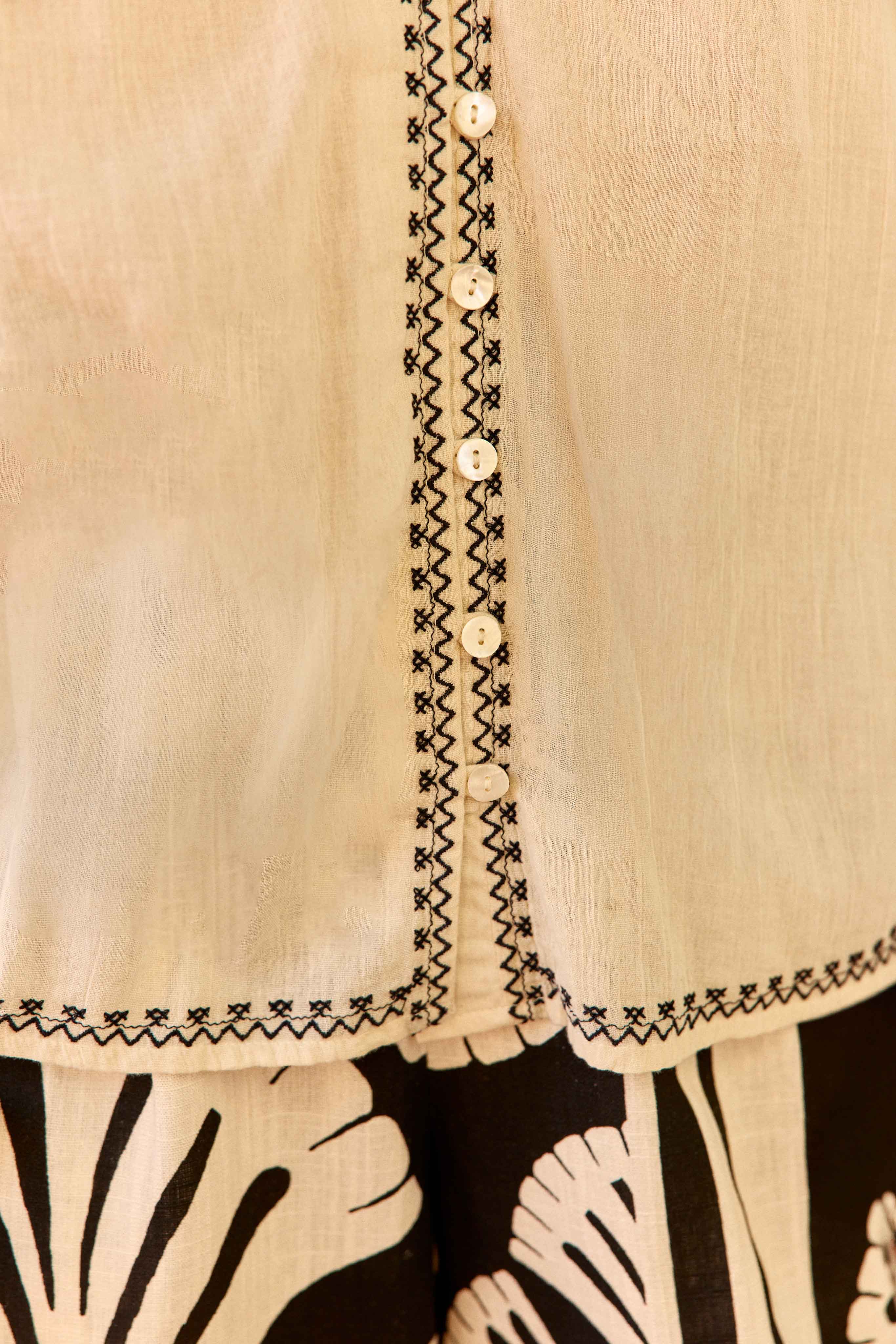 Blanka - Blouse droite à broderies