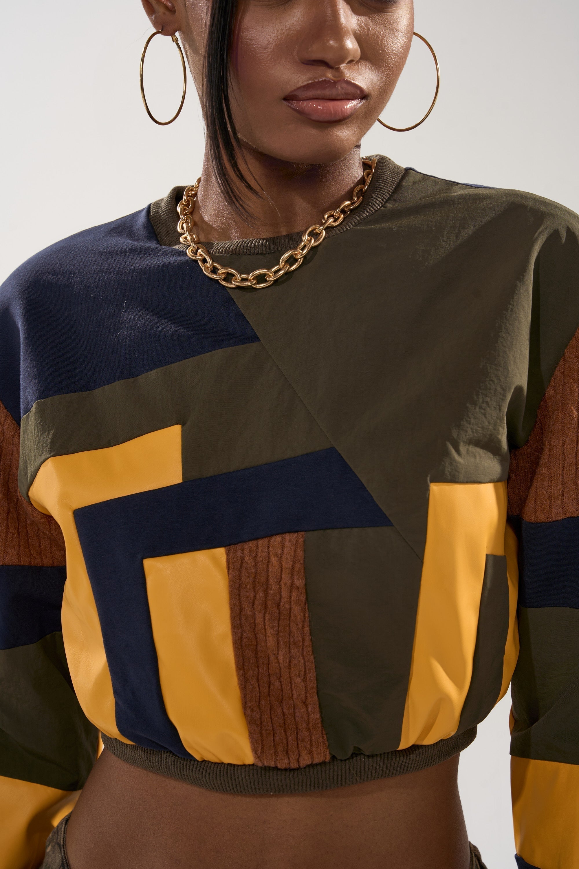 DORA COLOR BLOCKED CROP SWEATSHIRT